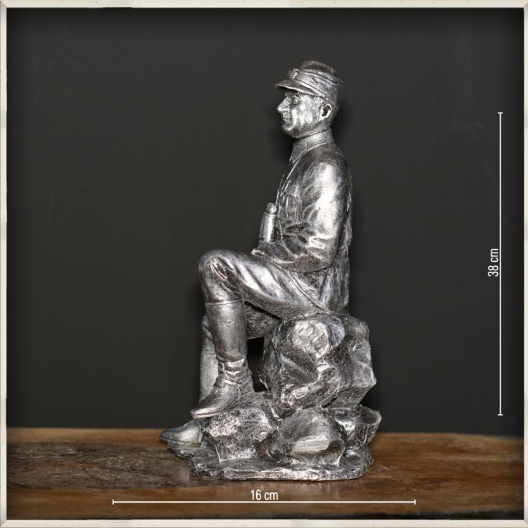 Dürbünle Bakan Atatürk Heykeli