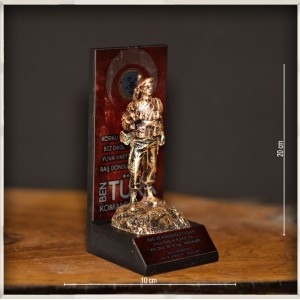 -Kutulu Komando Heykeli (Kutulu/Kutusuz)