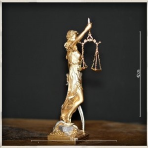 Adalet Kadın Heykeli Küçük Boy