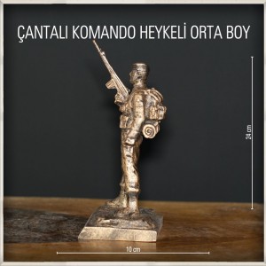 -Çantalı Komando Heykeli Orta Boy