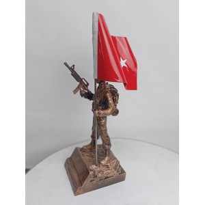 Sancak Tutan Komando Heykeli - Hizmet Anısı