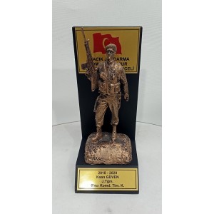 Kaideli Komando Heykeli Hizmet Anısı