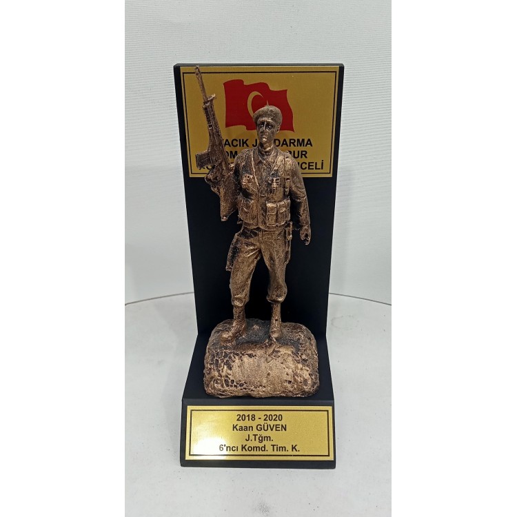 Kaideli Komando Heykeli Hizmet Anısı