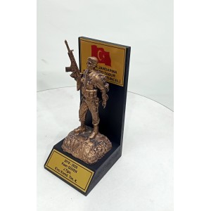 Kaideli Komando Heykeli Hizmet Anısı