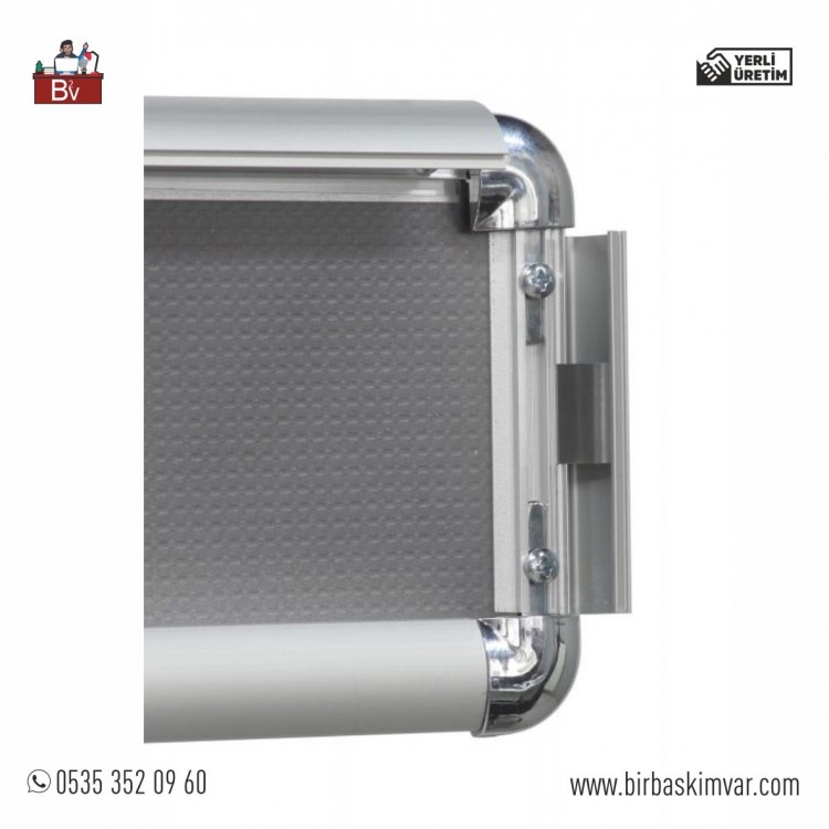 Okul Kapı İsimliği Alüminyum Çerçeve Rondo Açılır - Kapanır (10x30 Ebatında)